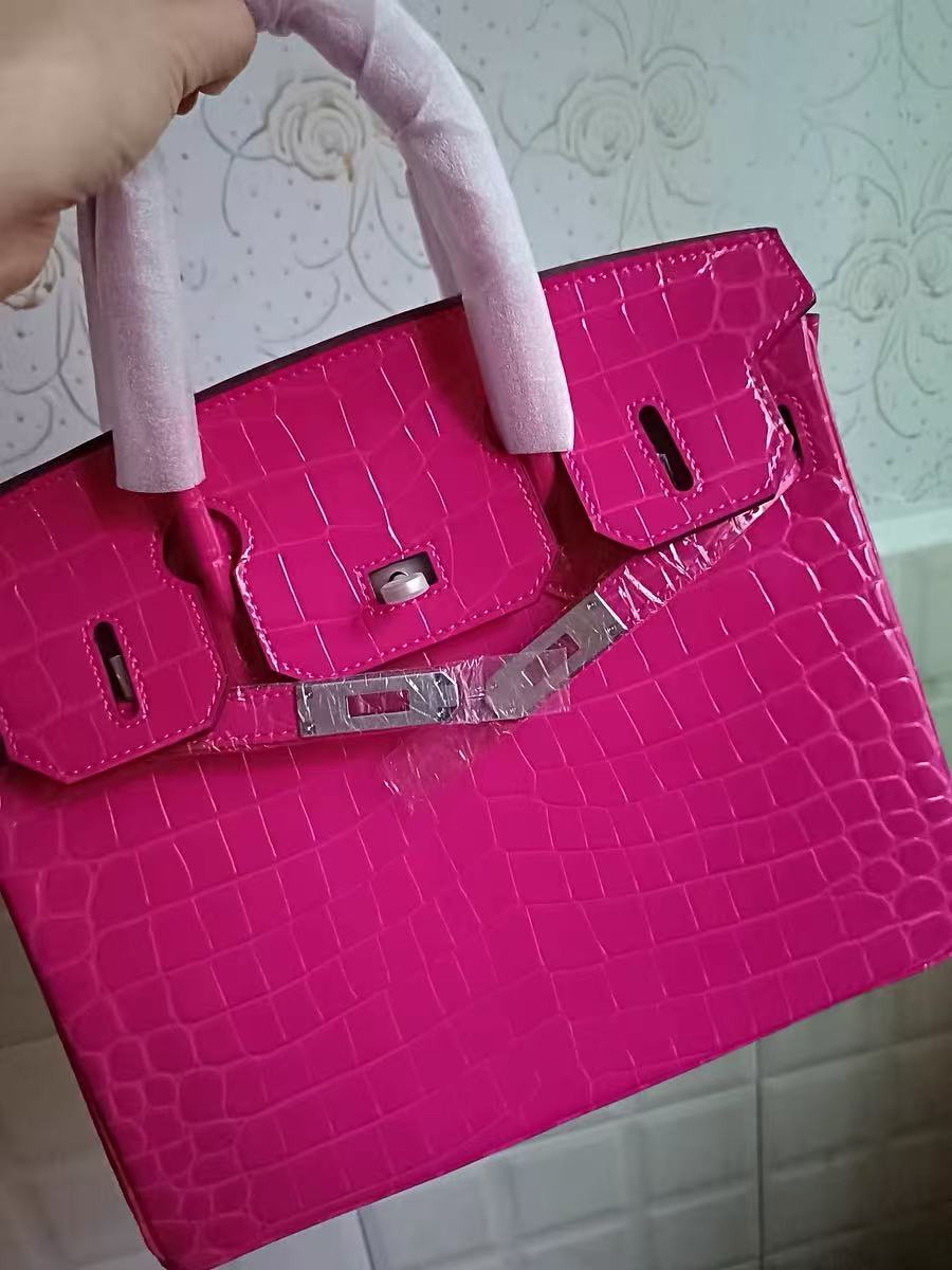 Sac à main en cuir fendu de crocodile pour femmes, avec serrure en argent photo review