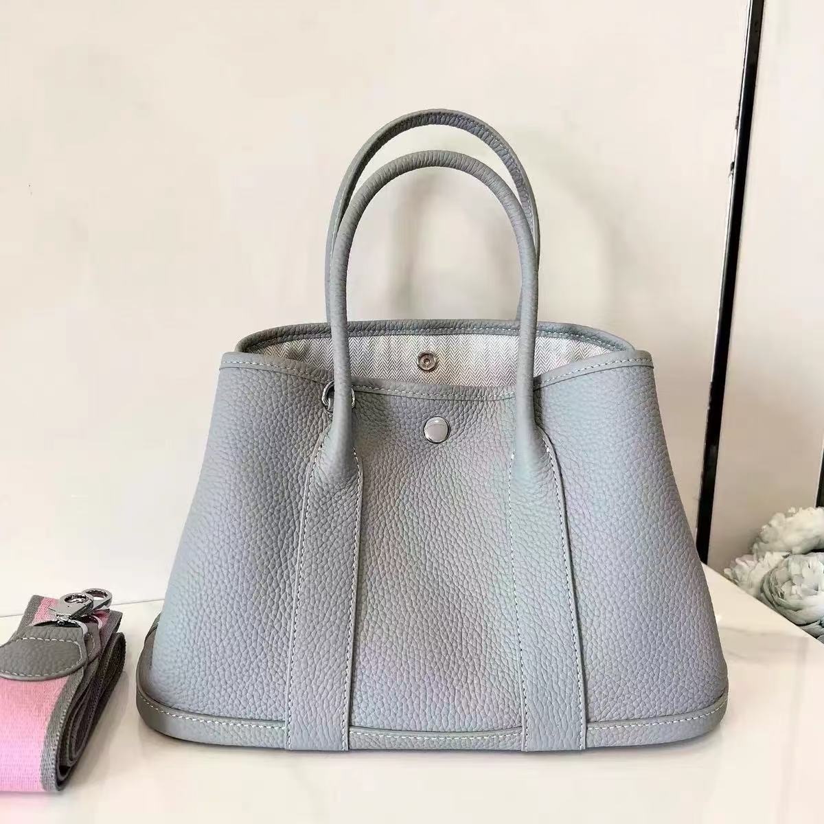 Women's Magnetic Closure Crossbody Tote Bag In Genuine Leather photo review