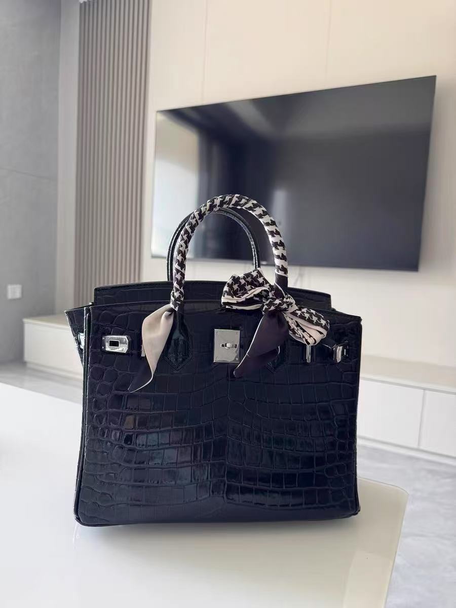Sac à main en cuir fendu de crocodile pour femmes, avec serrure en argent photo review
