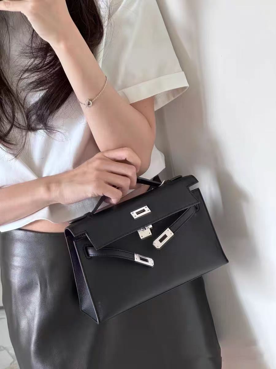 Women's Vintage Top-Grain Leather Crossbody Chain Handbag In Silver Lock photo review
