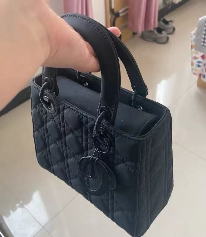 Damen Wildleder Lammfell Leder Gesteppte Schulterriemen Tote Bag photo review