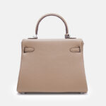 Damen Vollnarbenleder Tasche mit silbernem Henkel