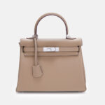 Damen Vollnarbenleder Tasche mit silbernem Henkel