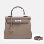 Damen Vollnarbenleder Tasche mit silbernem Henkel