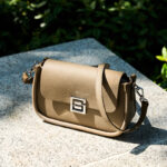 Sac à bandoulière magnétique en cuir véritable pour femmes