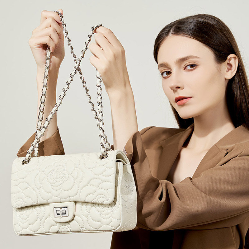 Women's Minimalist Lambskin Leather Camellia Quilted Chain Shoulder Bag In Silver Lock