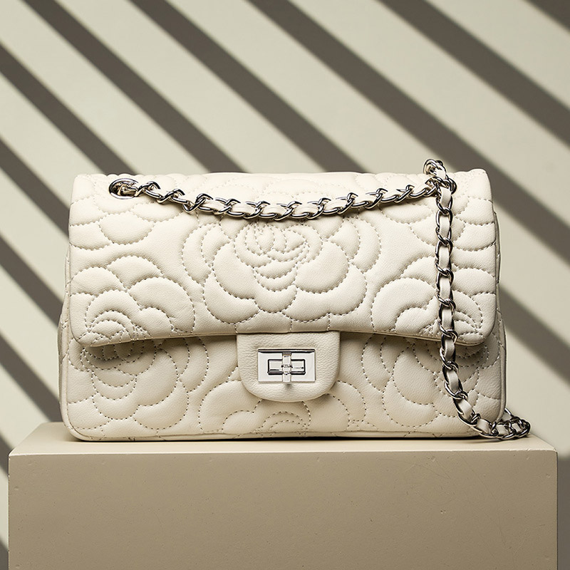 Women's Minimalist Lambskin Leather Camellia Quilted Chain Shoulder Bag In Silver Lock
