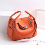 Frauen Top-Grain Leder Kissen Schulter Handtasche In Silber Hardware