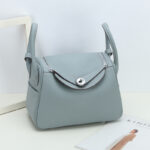 Frauen Top-Grain Leder Kissen Schulter Handtasche In Silber Hardware