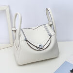Frauen Top-Grain Leder Kissen Schulter Handtasche In Silber Hardware