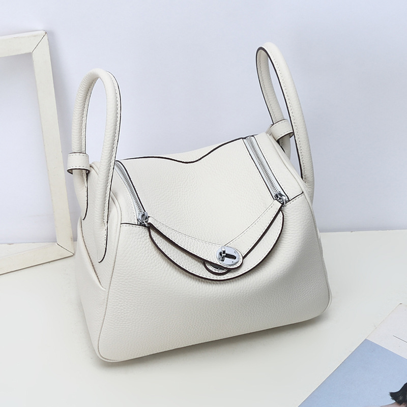 Frauen Top-Grain Leder Kissen Schulter Handtasche In Silber Hardware