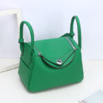 Frauen Top-Grain Leder Kissen Schulter Handtasche In Silber Hardware