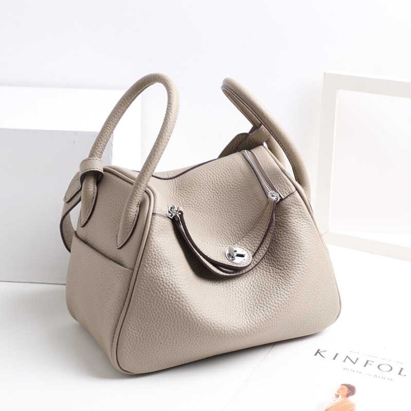 Frauen Top-Grain Leder Kissen Schulter Handtasche In Silber Hardware