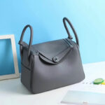 Frauen Top-Grain Leder Kissen Schulter Handtasche In Silber Hardware