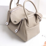 Frauen Top-Grain Leder Kissen Schulter Handtasche In Silber Hardware