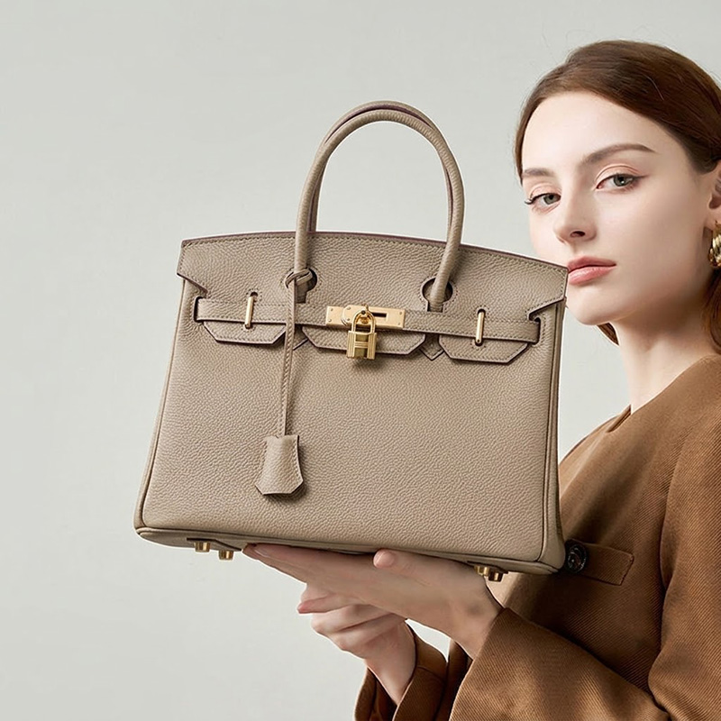 Sac à main vintage en cuir pleine fleur avec fermeture à cadenas en or pour femmes