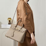 Sac à main vintage en cuir pleine fleur avec fermeture à cadenas en or pour femmes