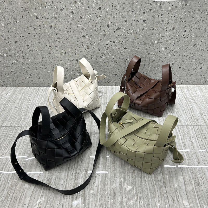 Sac à main en cuir fendu et tissé pour femmes