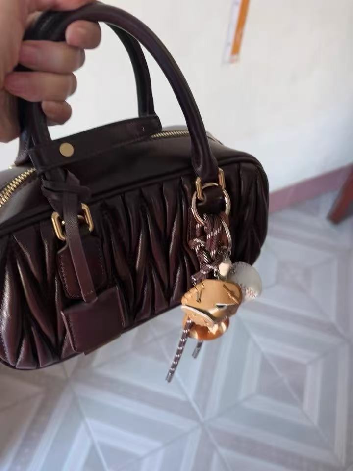 Women's Vintage Lambskin Leather Pleated Bowling Handbag photo review