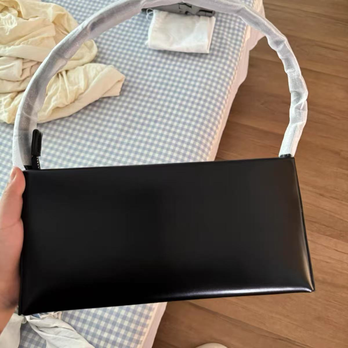 Women's Minimalist Genuine Leather Baguette Bag photo review
