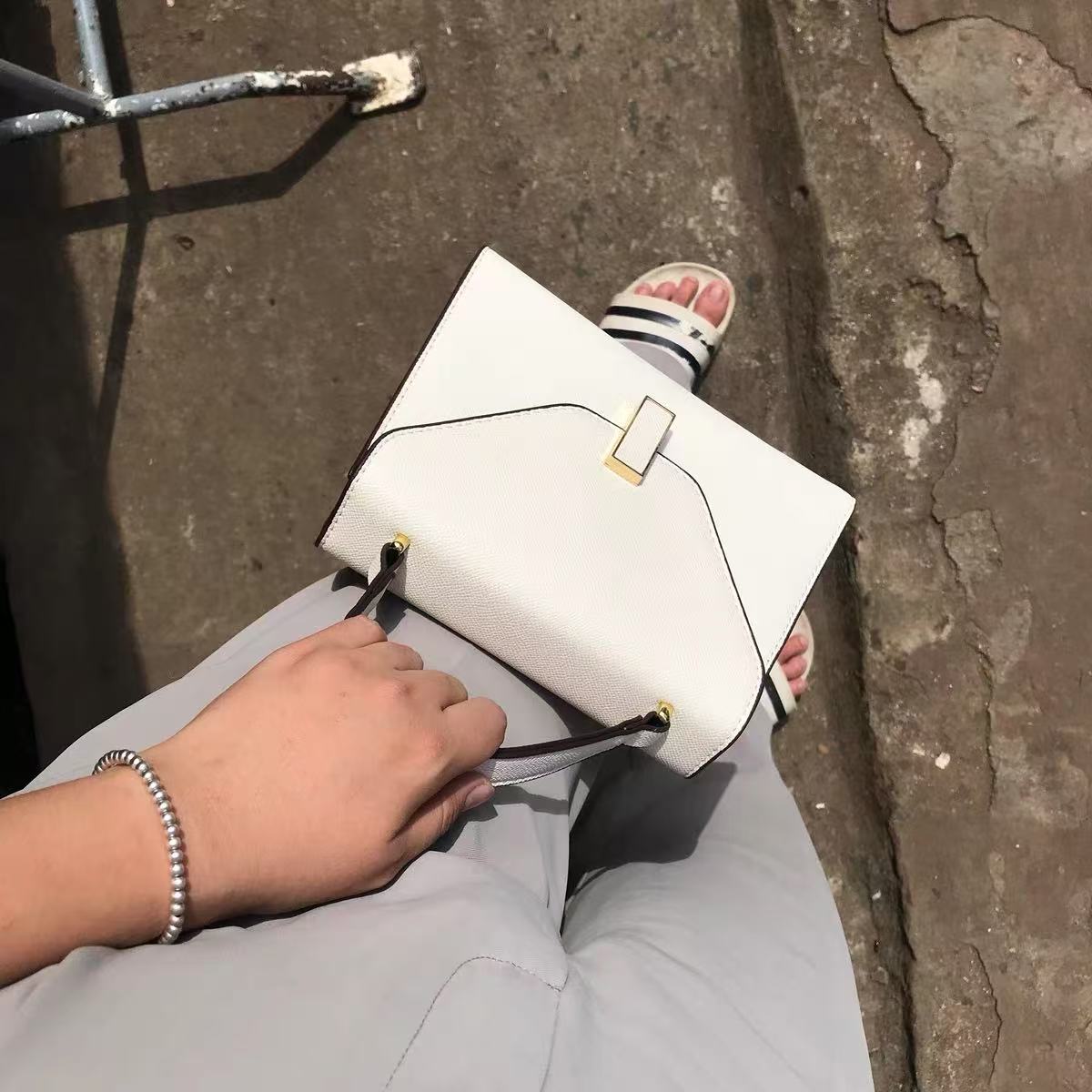 Minimalistische Damen Leder Schloss-Verschluss Crossbody Top Handle Tasche photo review