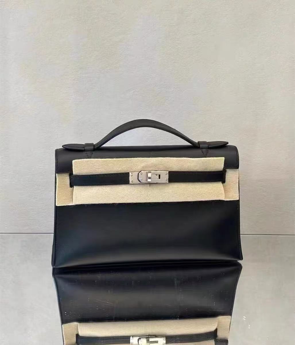 Women's Vintage Top-Grain Leather Crossbody Chain Handbag In Silver Lock photo review