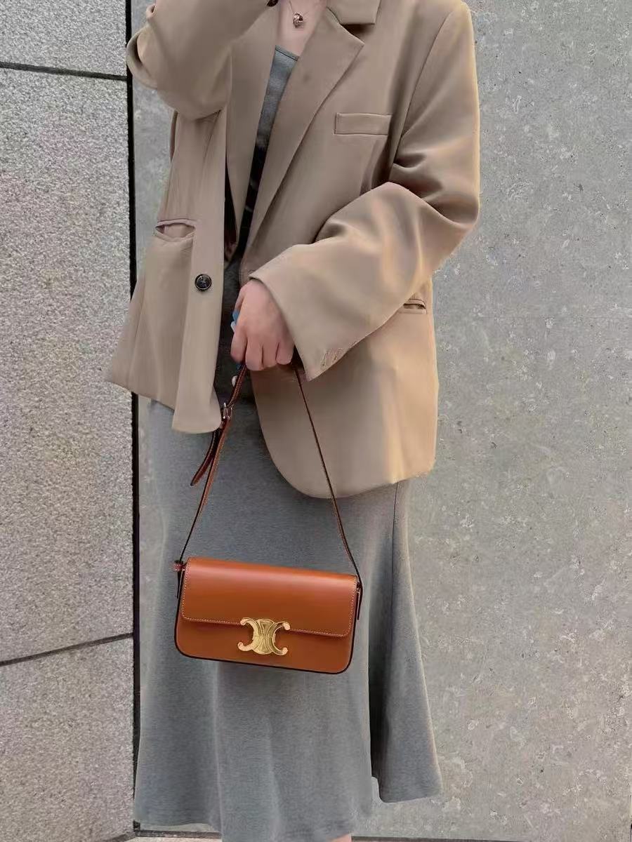 Women's Genuine Leather Lock Clasp Crossbody Shoulder Bag photo review