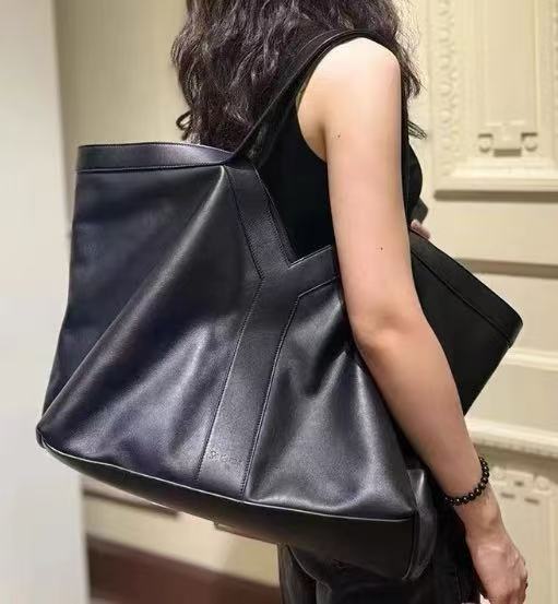 Minimalistische V-förmige Tote Tasche aus echtem Leder für Damen photo review
