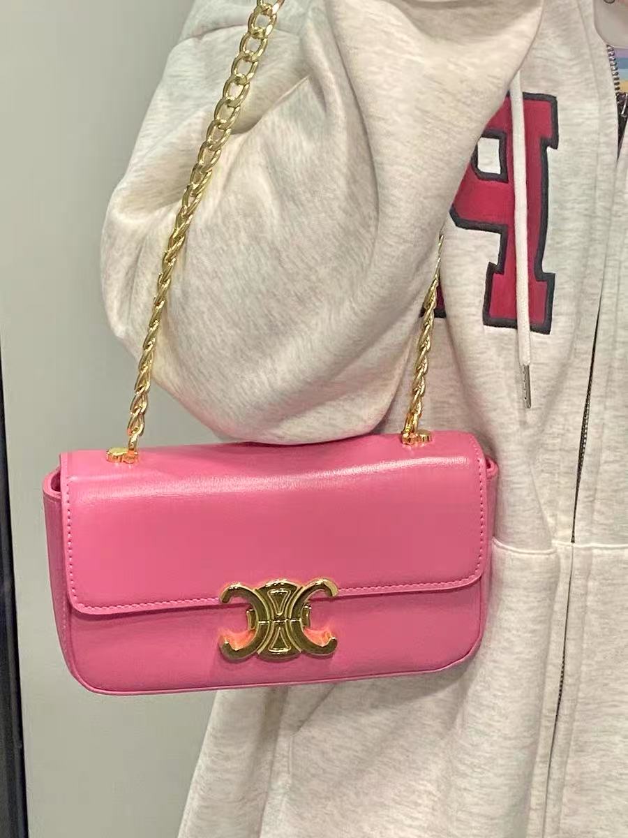 Minimalistische Leder-Kettenriemen-Kreuzbeuteltasche für Frauen mit bogenförmiger Verschlussschließe photo review