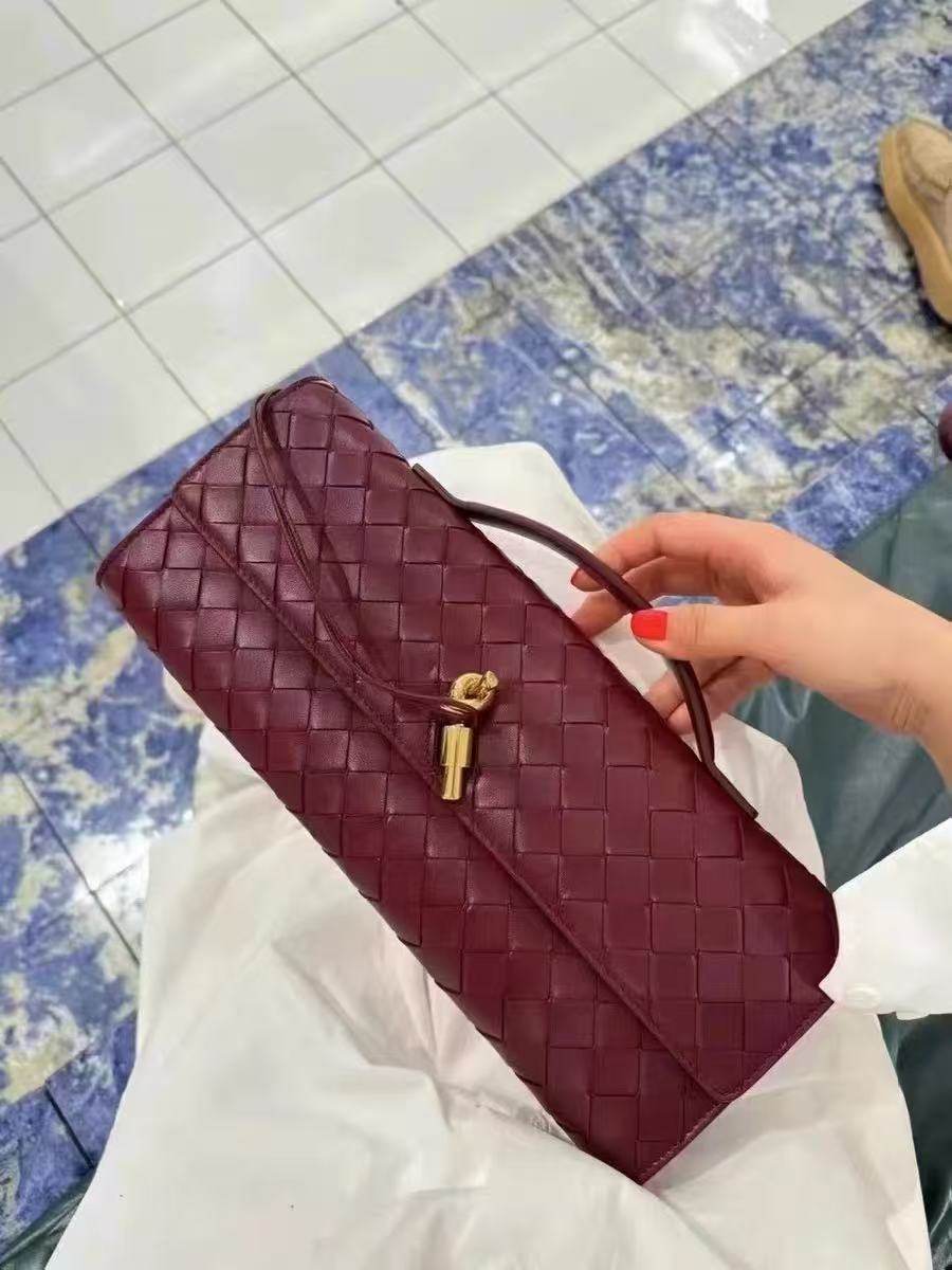 Women's Minimalist Woven Genuine Leather Crossbody Baguette Handbags photo review
