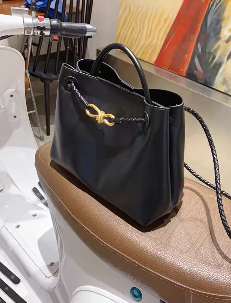 Sac fourre-tout en cuir fendu vintage pour femmes avec nœud en or photo review