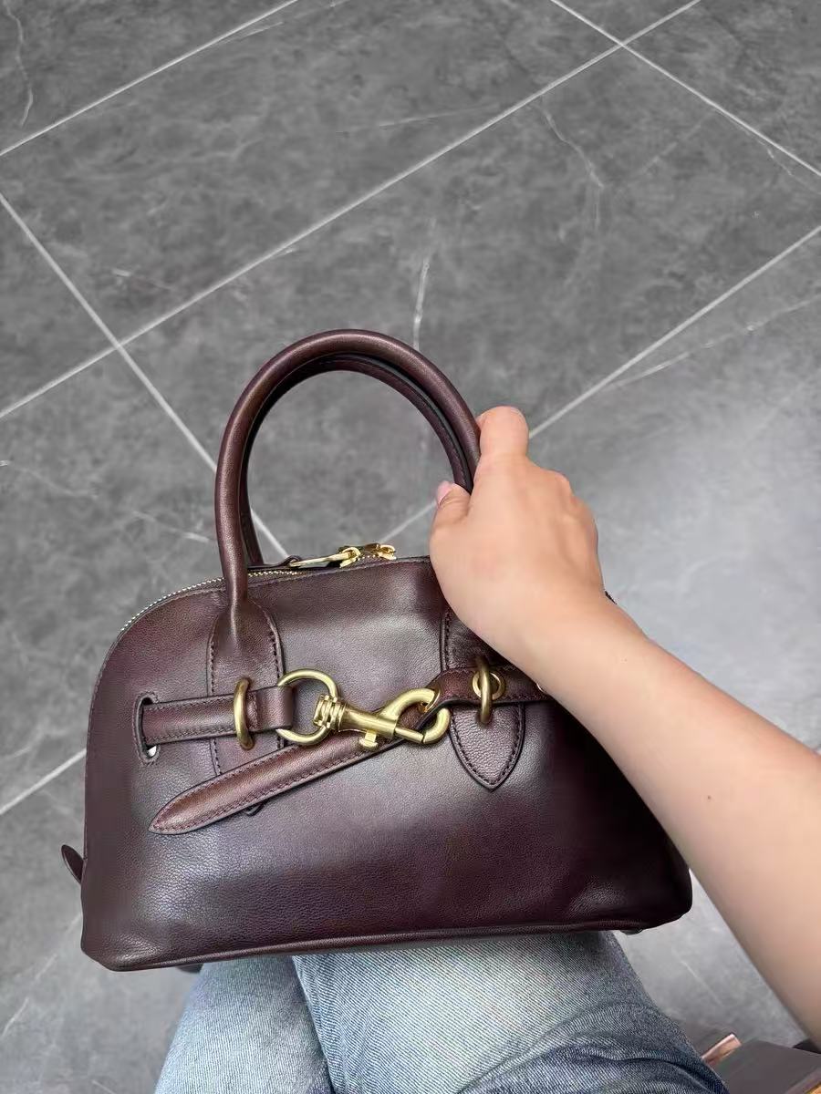 Women's Vintage Leather Shell-Shaped Handbag photo review