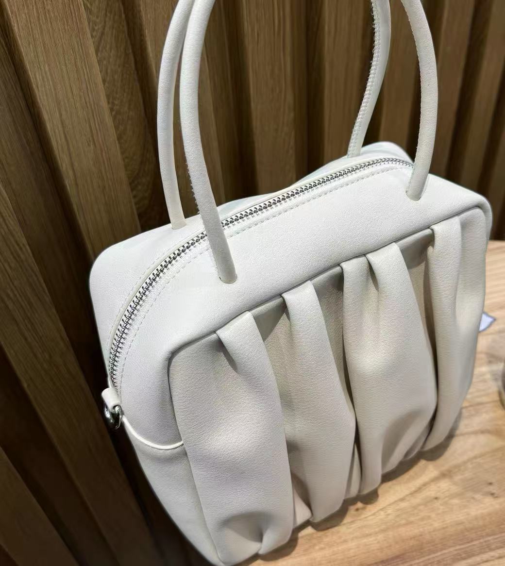 Sac à main Minimalist Genuine Leather Pleated Cloud Handbag de la femme photo review