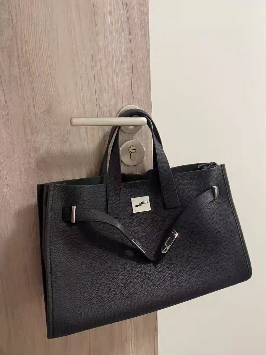 Women's Vintage Top Grain Leather Shoulder Tote Bag In Silver Hardware photo review
