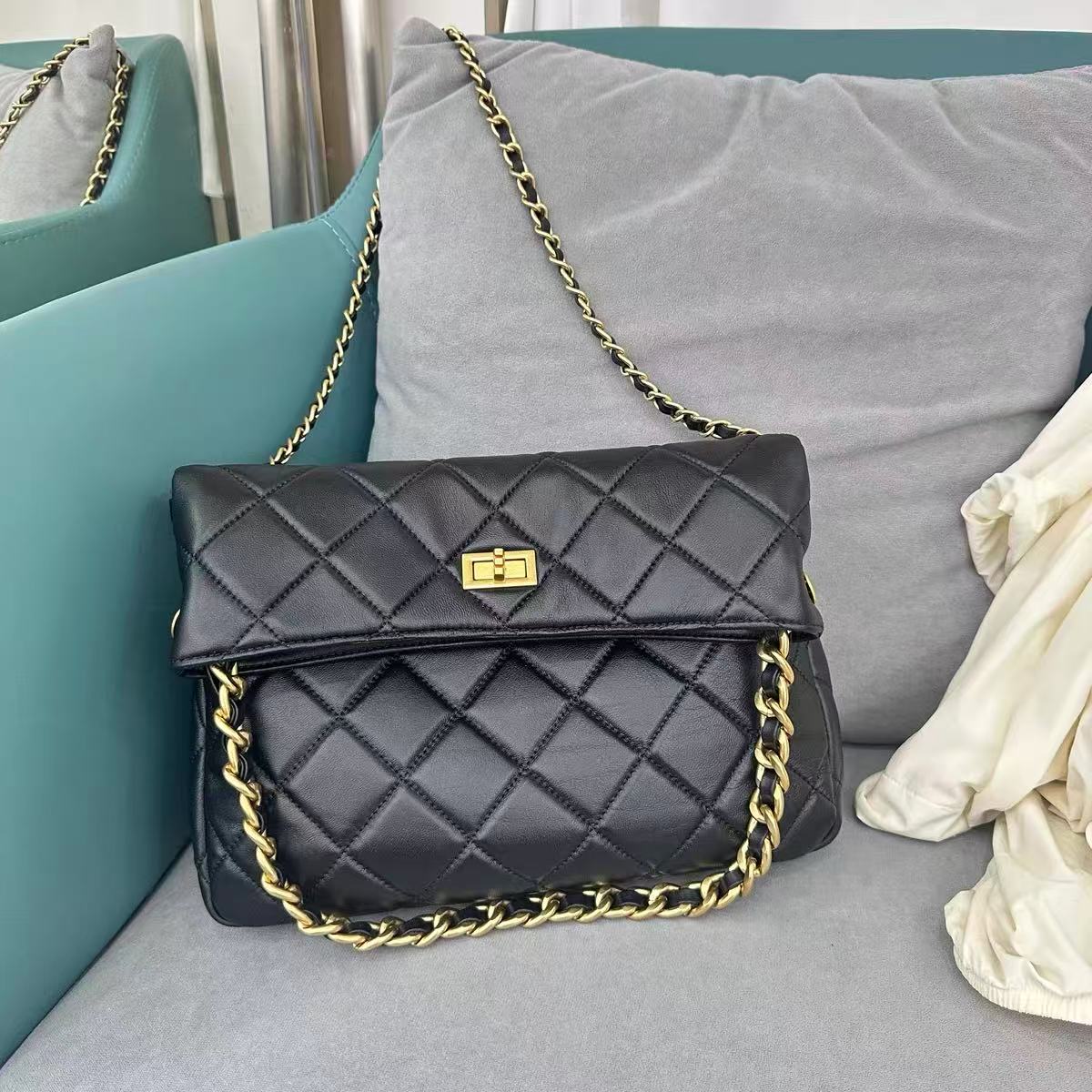 Women's Quilted Genuine Leather Lock Closure Chain Strap Shoulder Bag photo review