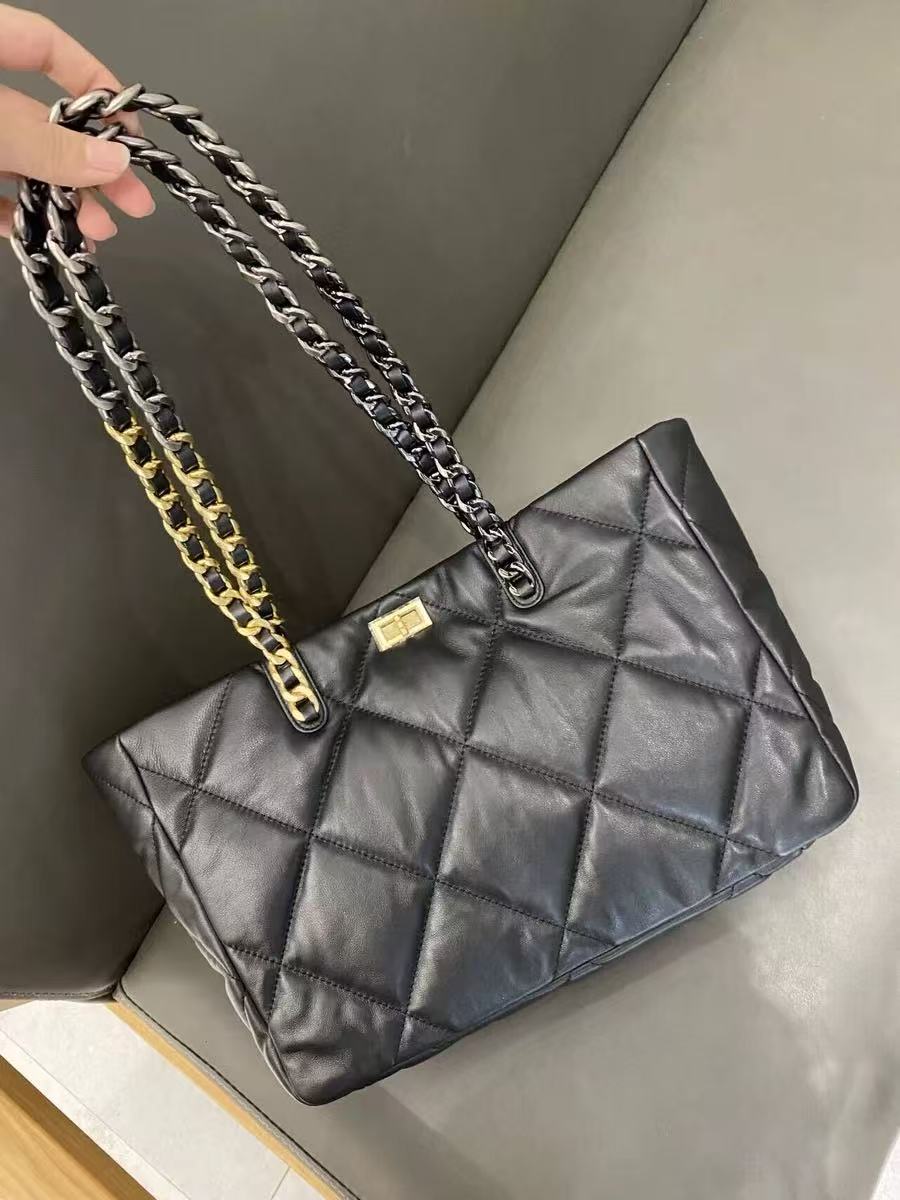 Sac fourre-tout en cuir véritable à chaîne matelassée pour femmes photo review
