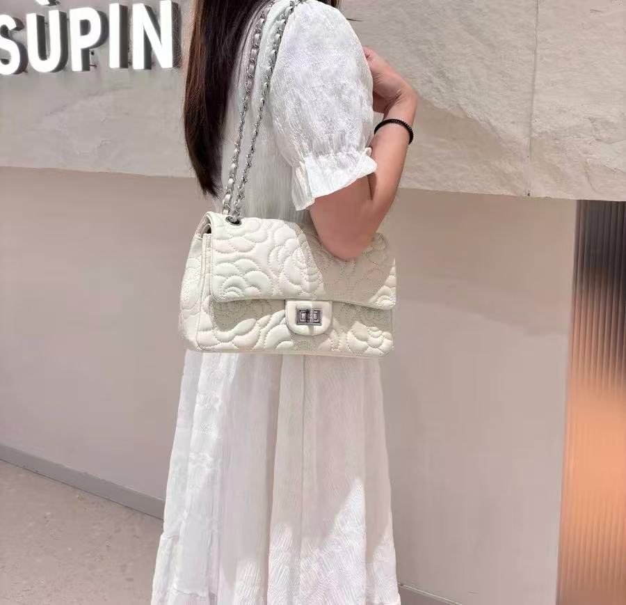 Women's Minimalist Lambskin Leather Camellia Quilted Chain Shoulder Bag In Silver Lock photo review