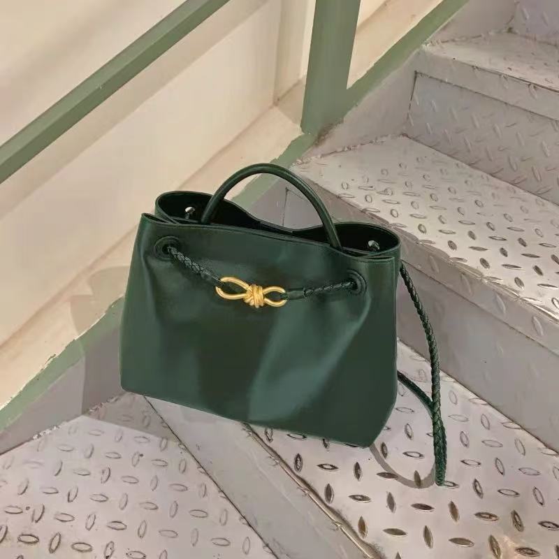 Sac fourre-tout en cuir fendu vintage pour femmes avec nœud en or photo review