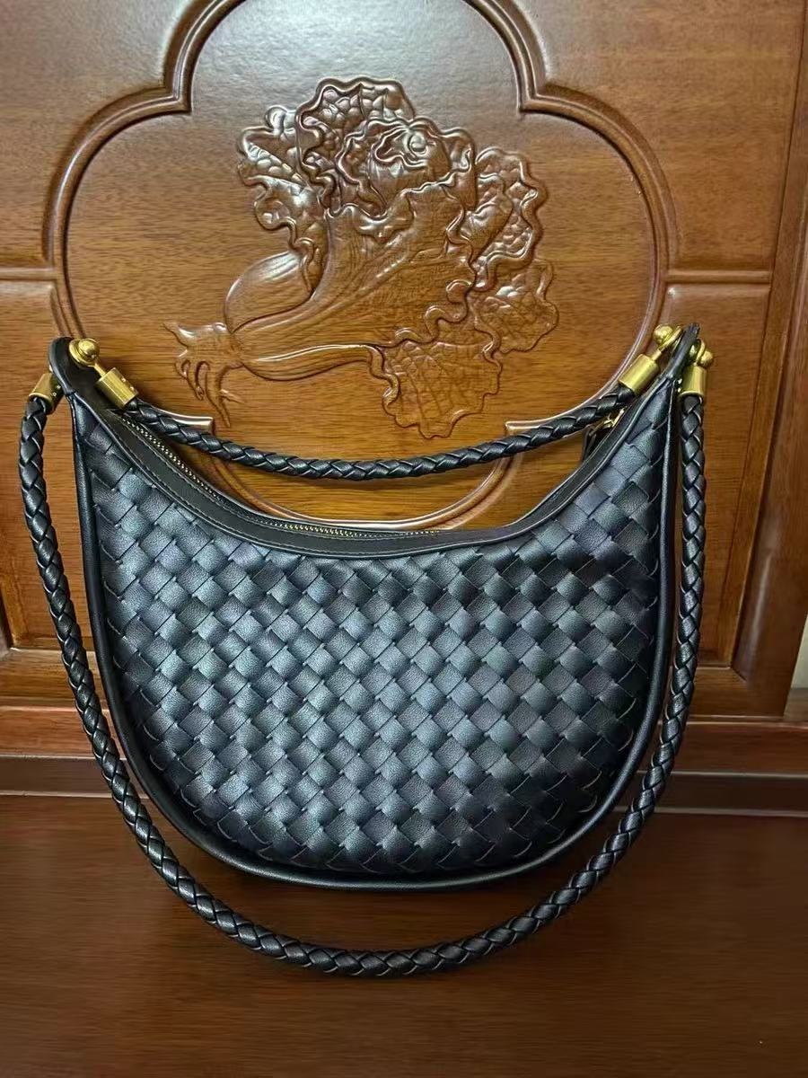 Sac hobo vintage à bandoulière en cuir fendu et tissé pour femmes photo review