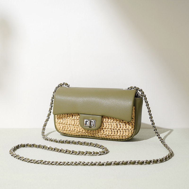 Minimalistische Damen Crossbody Tasche aus gewebtem Stroh und Leder mit silberner Hardware