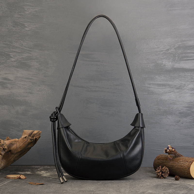 Sac à bandoulière Minimalist Crescent en cuir de grain supérieur pour femmes