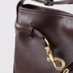 Sac à bandoulière en cuir fendu vintage pour femmes, avec quincaillerie dorée
