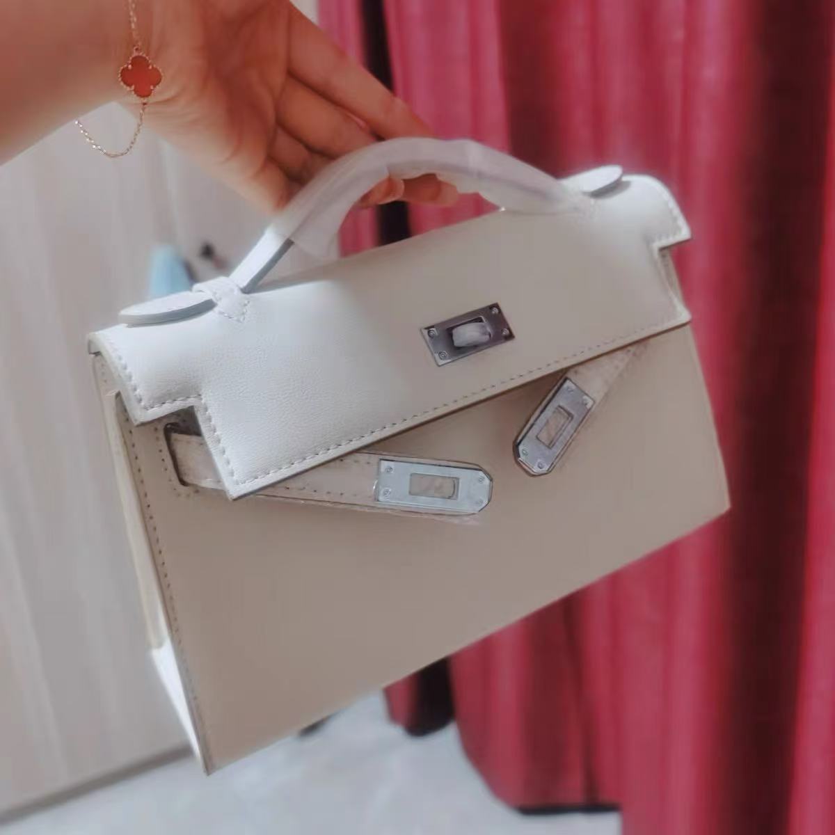 Women's Vintage Top-Grain Leather Crossbody Chain Handbag In Silver Lock photo review