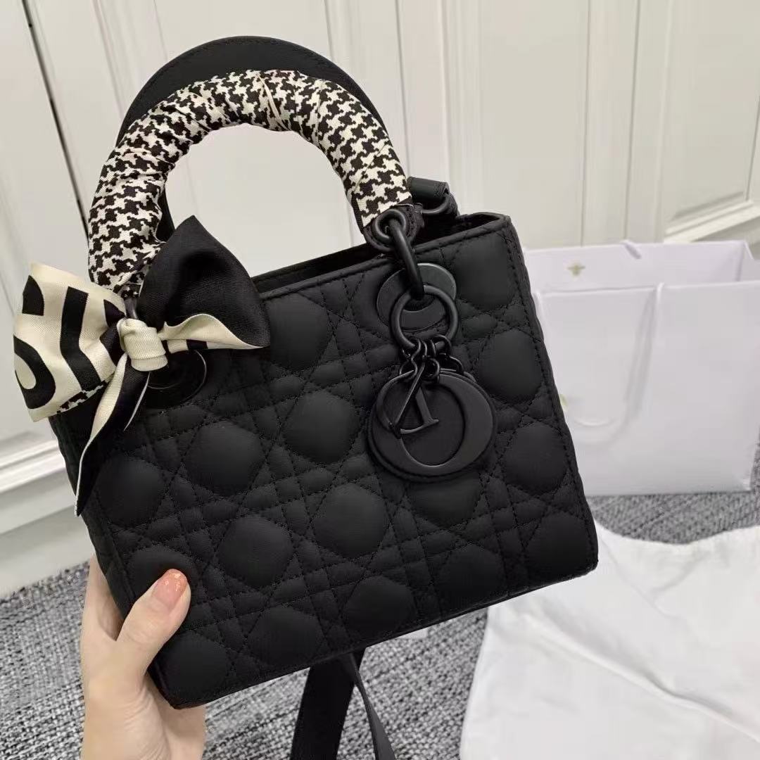 Damen Wildleder Lammfell Leder Gesteppte Schulterriemen Tote Bag photo review