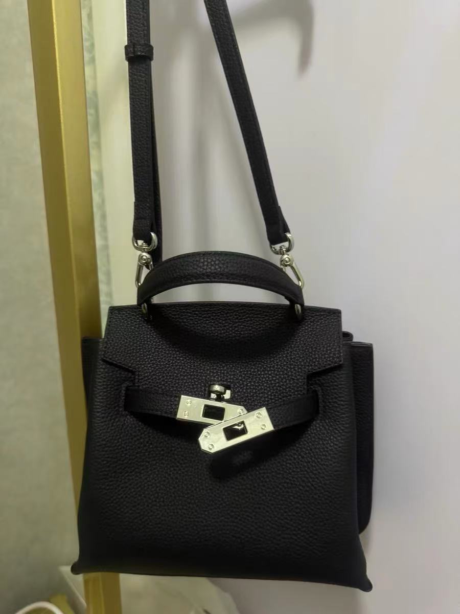 Women's Minimalist Top Grain Leather Shoulder Handbag In Silver Hardware photo review