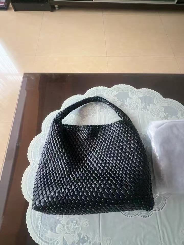 Women's Minimalist Woven Vegan Leather Shoulder Hobo Bag photo review