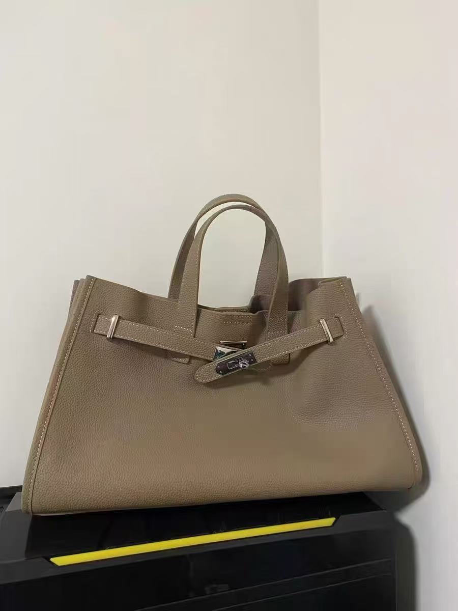 Women's Vintage Top Grain Leather Shoulder Tote Bag In Silver Hardware photo review