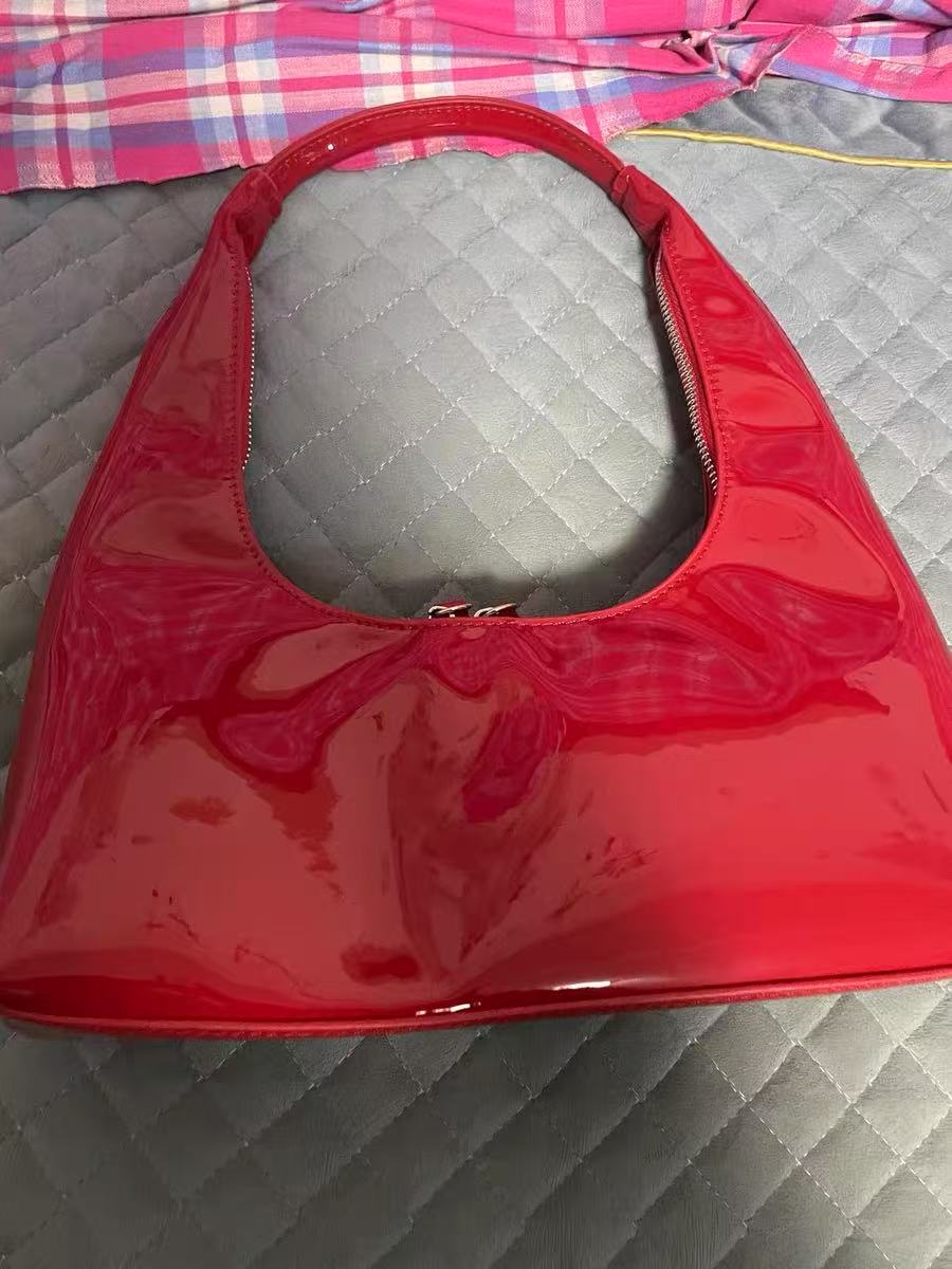Damen Hobo Zip Umhängetaschen aus veganem Lackleder photo review