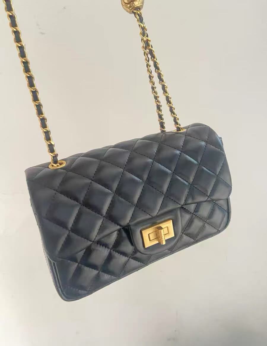 Women's Genuine Leather Quilted Button Chain Shoulder Crossbody Bag photo review