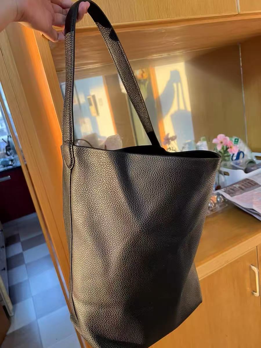 Women's Minimalist Genuine Leather Single Shoulder Hobo Bag photo review